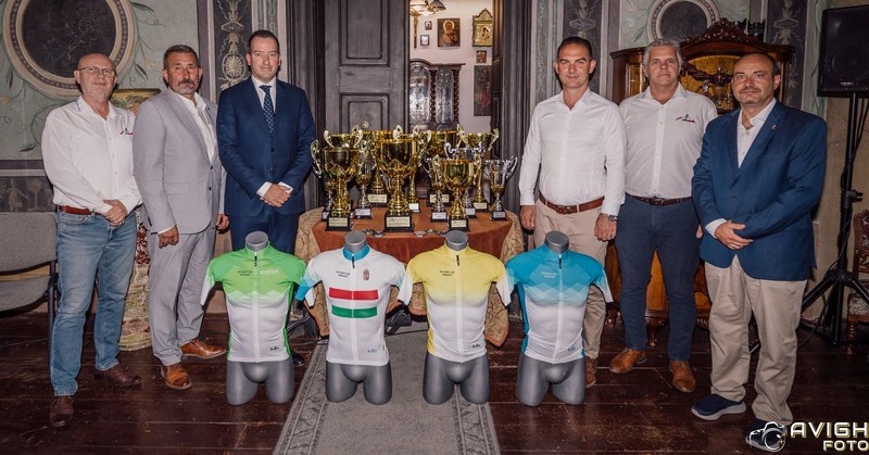 A Nations’ Cup Hungary világkupaverseny megkülönböztető trikói