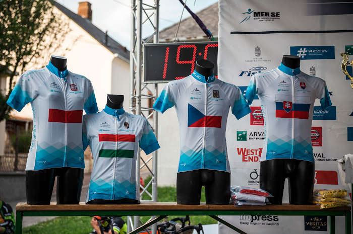 A Visegrádi Csoport országainak trikói